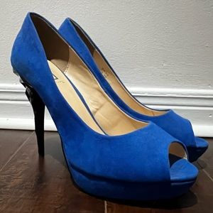 High heel blue and black shoes